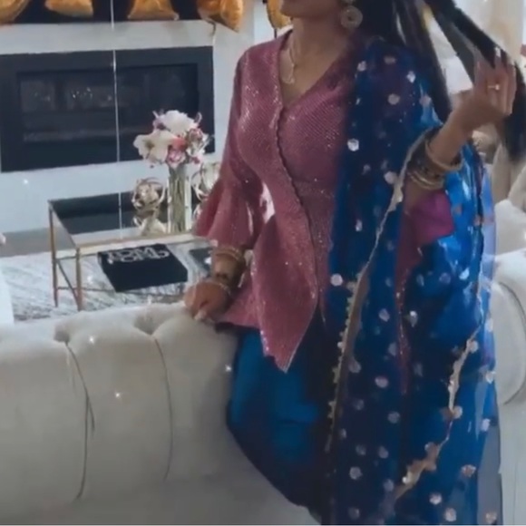 INDIAN SUIT - Picture 3 of 6